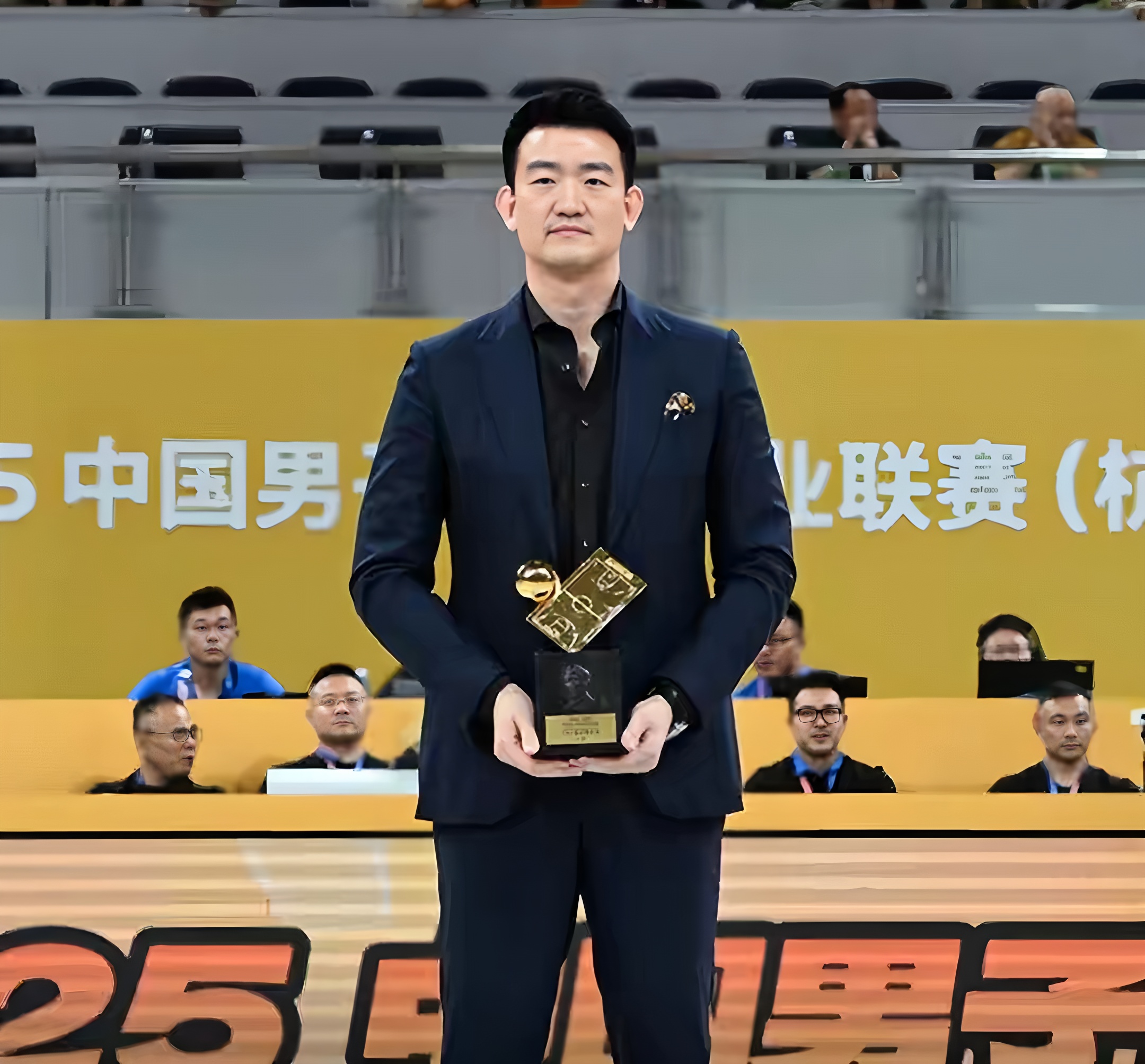 万博ManbetxAPP-关于广厦男篮更衣室发声备战欧联今晚费耶诺德再遭质疑，上海海港复出首秀瞬间刷屏的信息